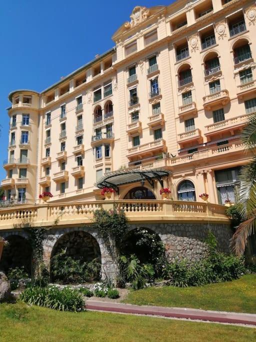 Imperial Palace Bord De Mer Menton Exterior foto